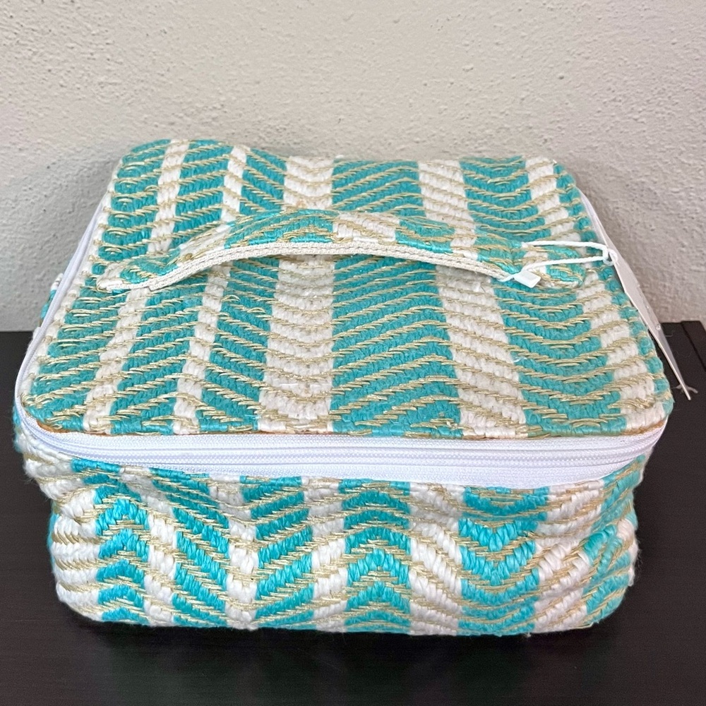 Jen & Co Teal White Gold Woven 4 Piece Travel Set NWT